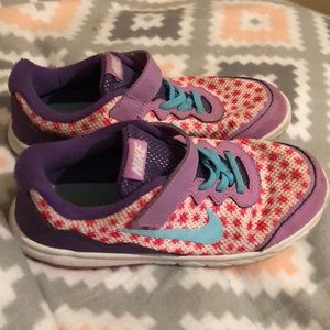Girls Nike shoes size 3
